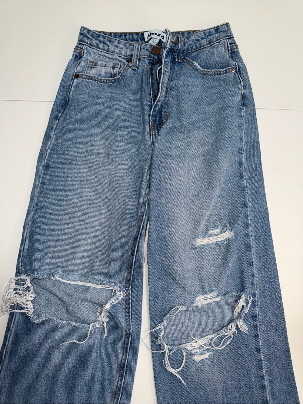 Abound High-waisted, light blue, distressed denim jeans size 23